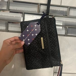 Tommy Hilfiger hand purse